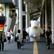 控え場所からの移動中にもPR